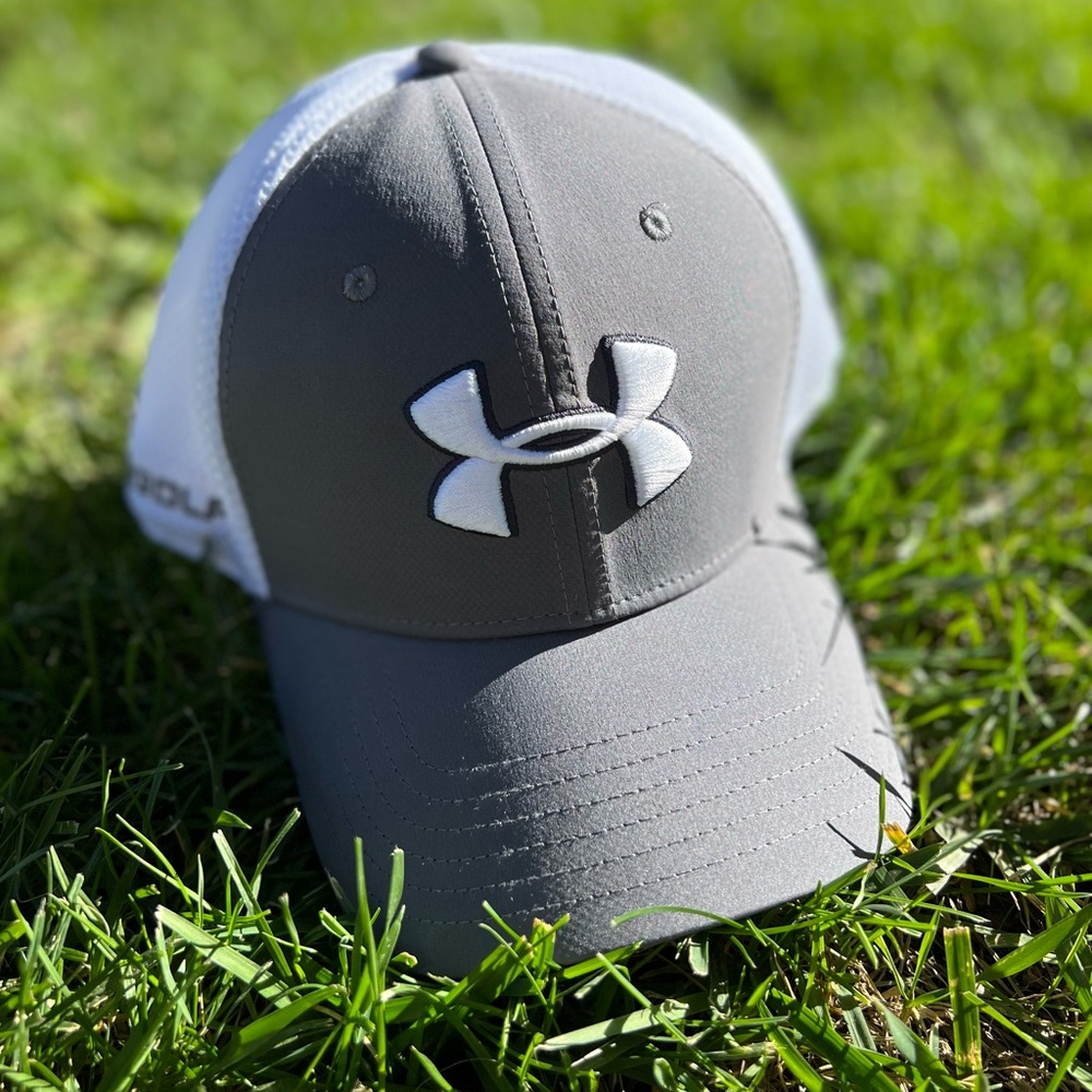 Under Armour (L/XL) Men’s Hat (Color = Graphite/White)